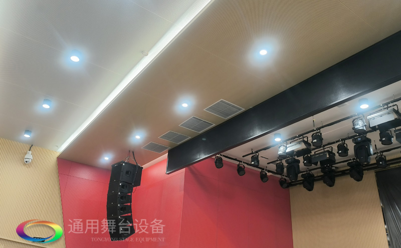 高顏值+實(shí)力派！通用舞臺(tái)幕布成功打造某中學(xué)智慧化多功能報(bào)告廳項(xiàng)目
